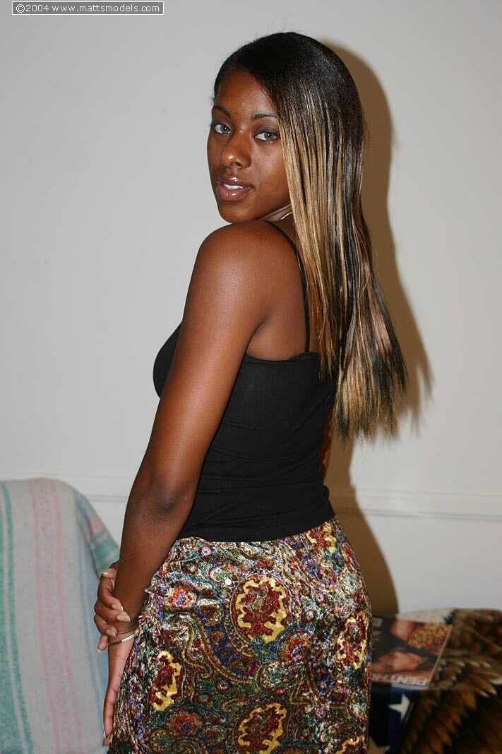 Black amateur Tori gets totally naked for her modelling premiere Sexy Black Women, Black African, Ebony Amateur, Black Ama...
