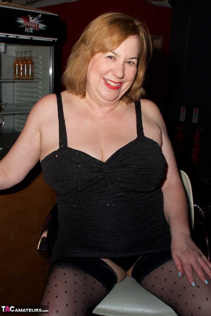 Mature fatty Speedy Bee uncovers her large tits before masturbating in a bar - Speedy Bee