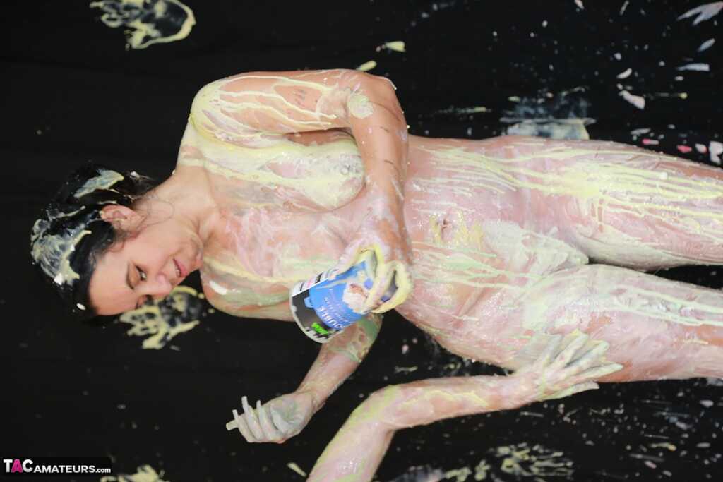 Lesbian Body Paint: Naked Amateur Zander Lee and her Granny Friend Cover Each Other in Lustful Paint! - Zander Lee