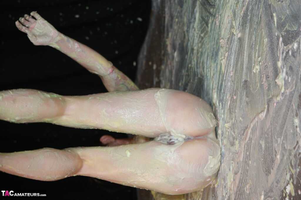 Lesbian Body Paint: Naked Amateur Zander Lee and her Granny Friend Cover Each Other in Lustful Paint! - Zander Lee