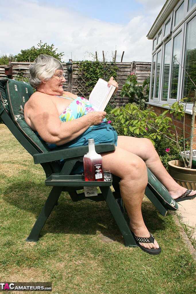 Granny Pussy Party: Libby's Fat Pussy Gets Stuffed with a Bottle in the Garden - Grandma Libby