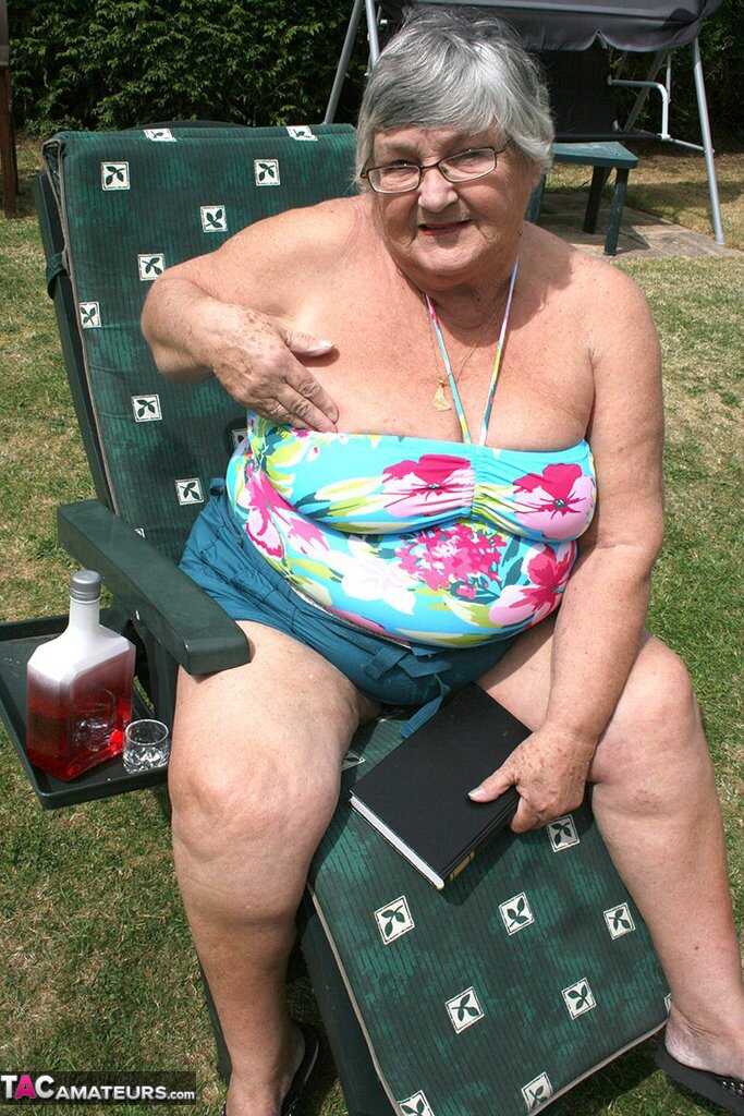 Granny Pussy Party: Libby's Fat Pussy Gets Stuffed with a Bottle in the Garden - Grandma Libby