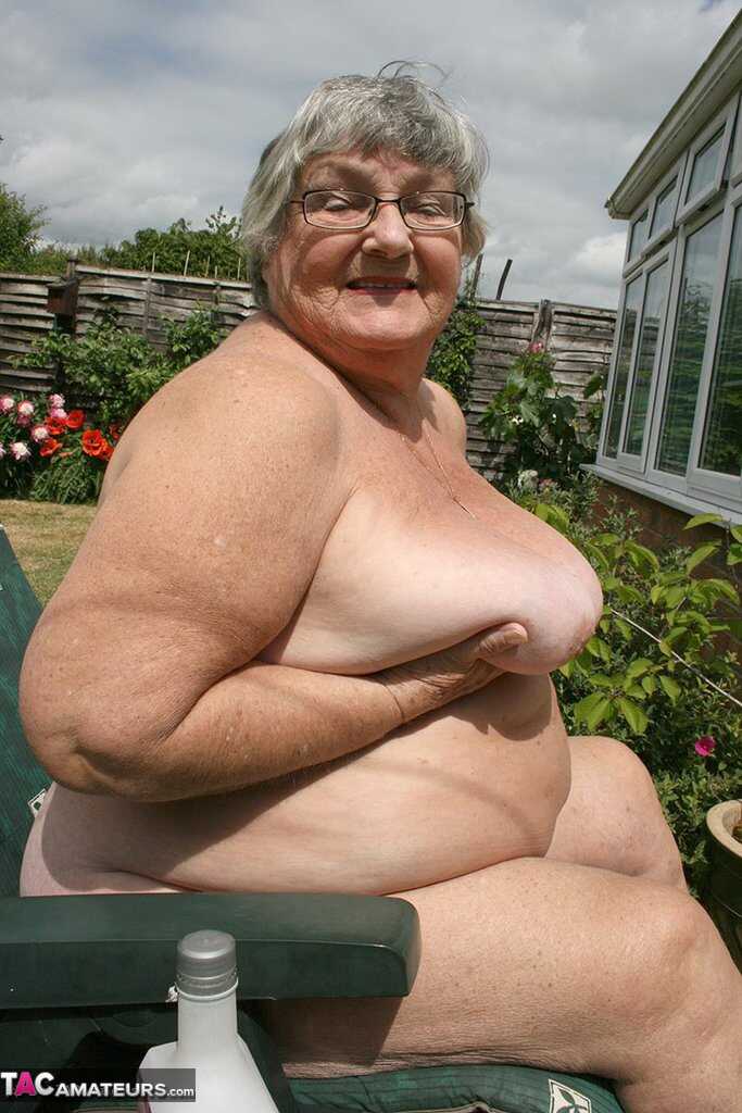 Granny Pussy Party: Libby's Fat Pussy Gets Stuffed with a Bottle in the Garden - Grandma Libby