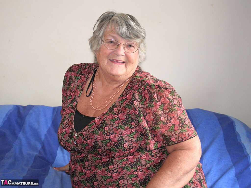 Grandma Libby's Masturbation Party A Thick and Juicy Granny Self-Pleasure Session! - Grandma Libby