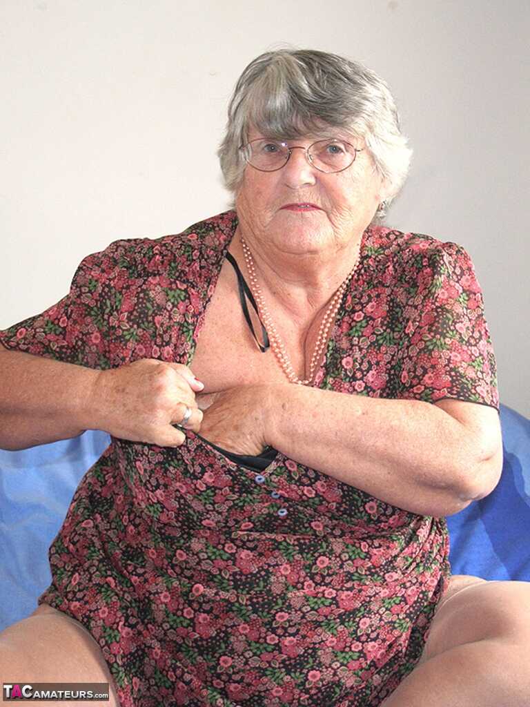 Grandma Libby's Masturbation Party A Thick and Juicy Granny Self-Pleasure Session! - Grandma Libby