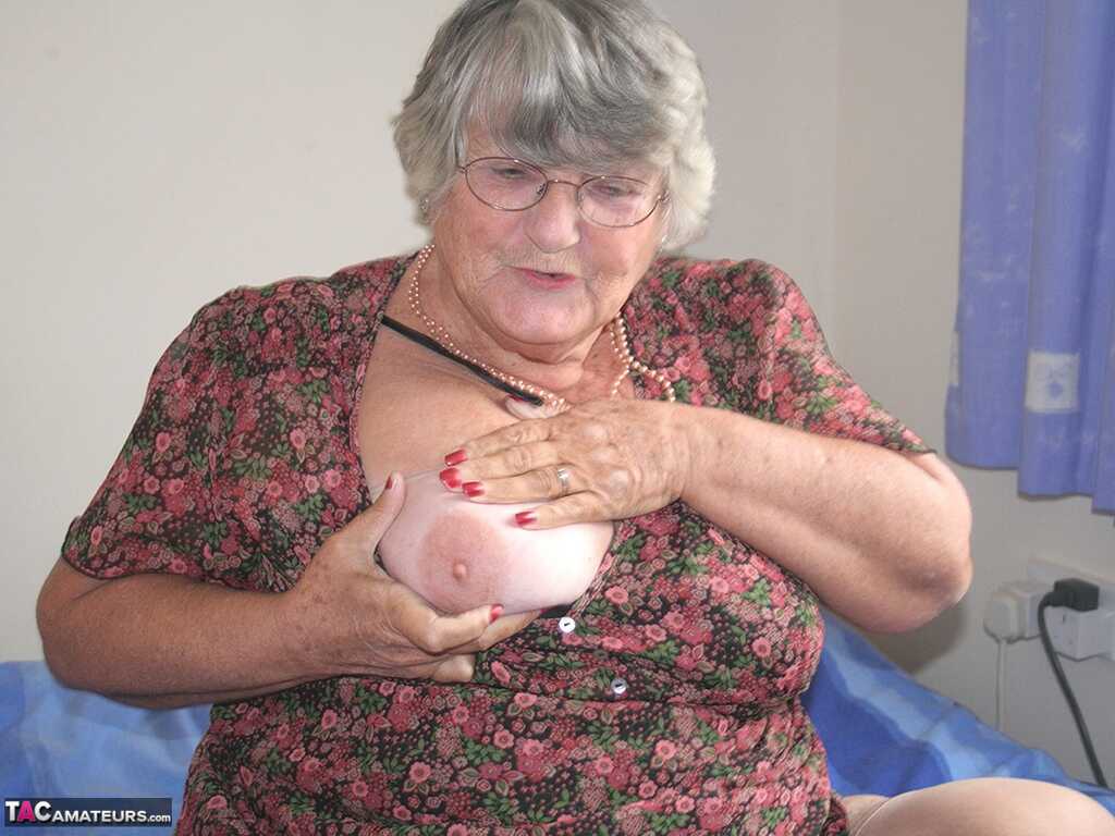 Grandma Libby's Masturbation Party A Thick and Juicy Granny Self-Pleasure Session! - Grandma Libby