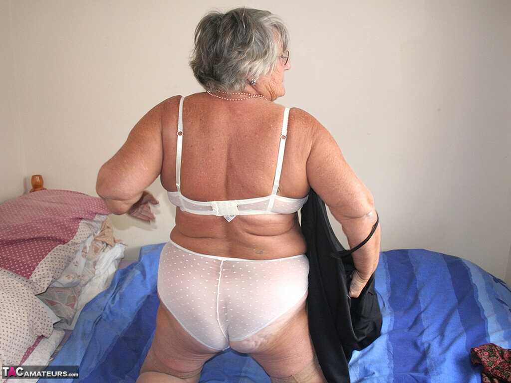Grandma Libby's Masturbation Party A Thick and Juicy Granny Self-Pleasure Session! - Grandma Libby