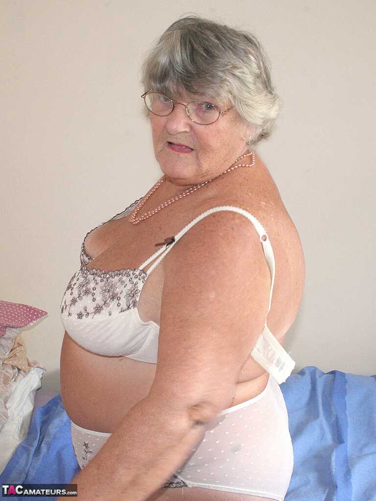 Grandma Libby's Masturbation Party A Thick and Juicy Granny Self-Pleasure Session! - Grandma Libby