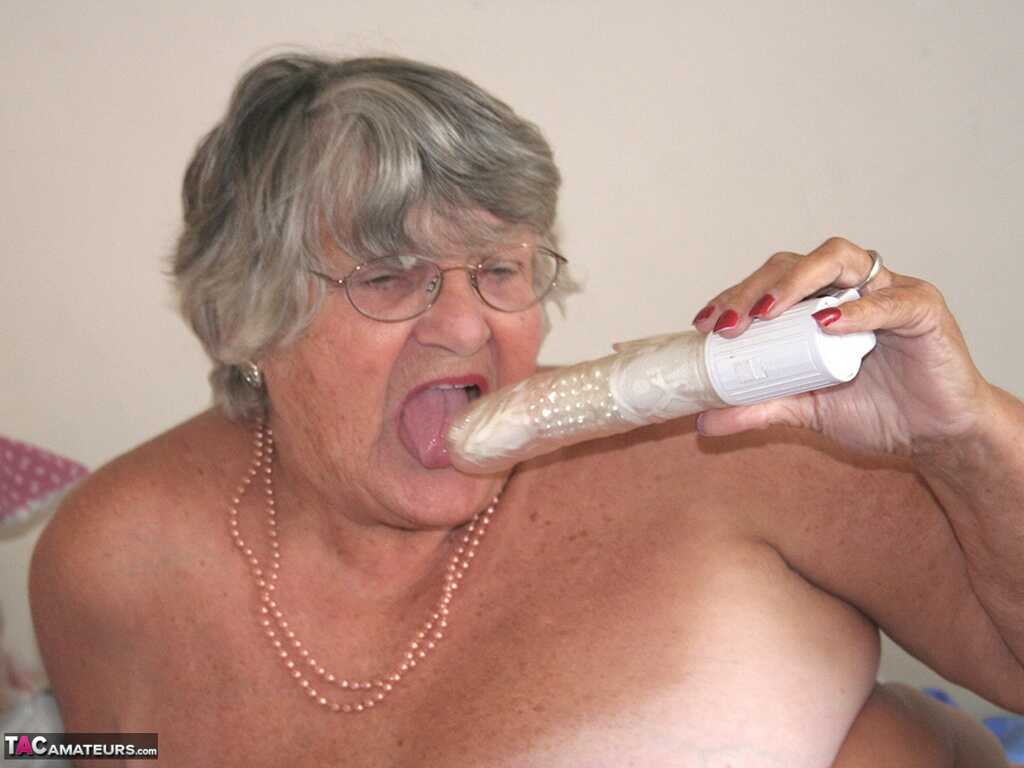 Grandma Libby's Masturbation Party A Thick and Juicy Granny Self-Pleasure Session! - Grandma Libby