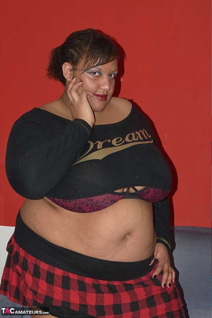 Voluptuous Curvybunnyb Rubs Her Huge Black Booty While Exploring Her Juicy Pussy - Curvybunnyb