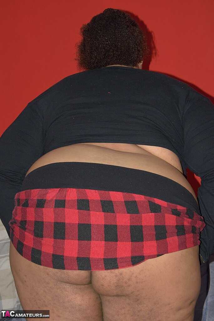 Voluptuous Curvybunnyb Rubs Her Huge Black Booty While Exploring Her Juicy Pussy - Curvybunnyb