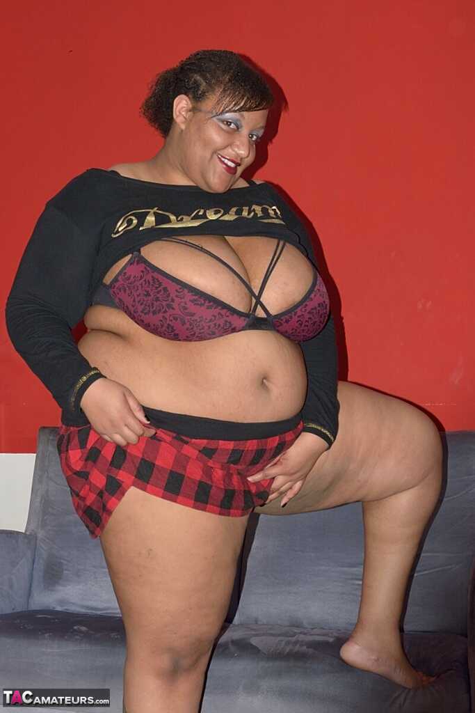Voluptuous Curvybunnyb Rubs Her Huge Black Booty While Exploring Her Juicy Pussy - Curvybunnyb