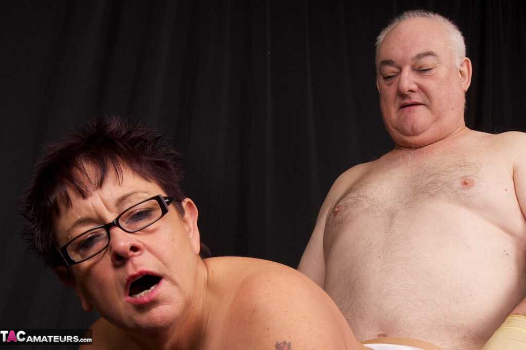 Mature Fatty Dirty Doctor Gives Her Husband a Rough BJ Before Taking Him Inside Her Big Beautiful Ass! - 