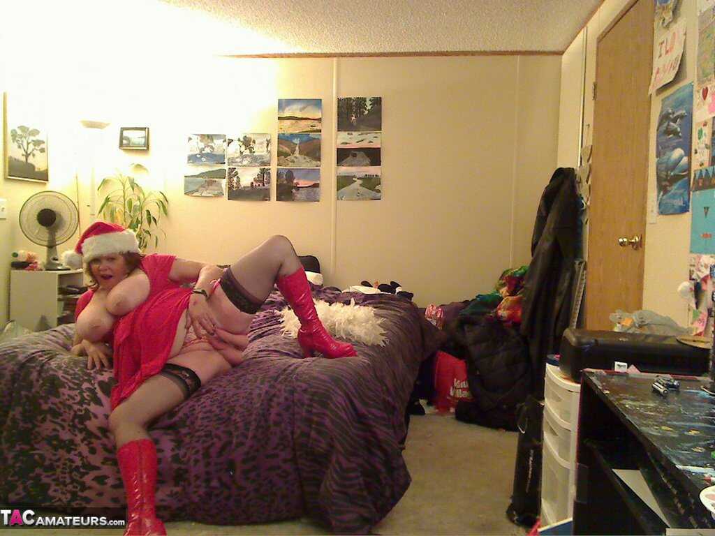 The Naughty Misha Milf Gets Nailed by Santa's Elves During a Sexy Xmas Photoshoot - Misha Milf