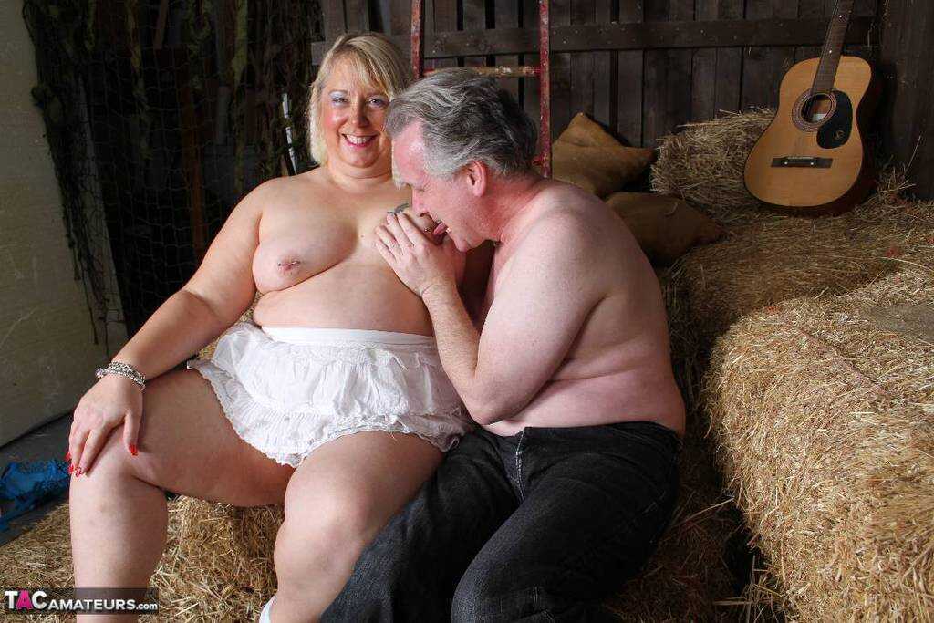 Fat blonde Lexie Cummings gives her pussy a mouthful of cow shit while in a feed room at a barn - Lexie Cummings