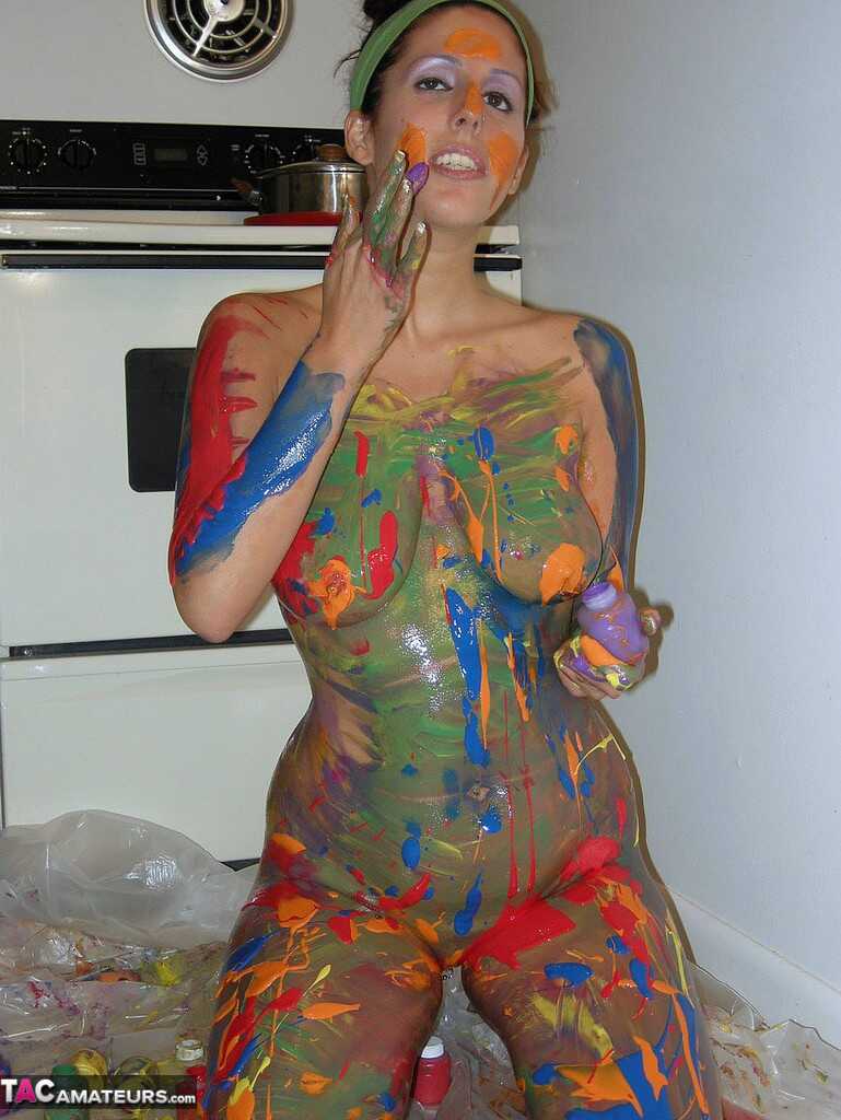 Busty amateur Lavender Rayne covers her naked body in body paint while showing off her big ass and milf solo - Lavender Rayne