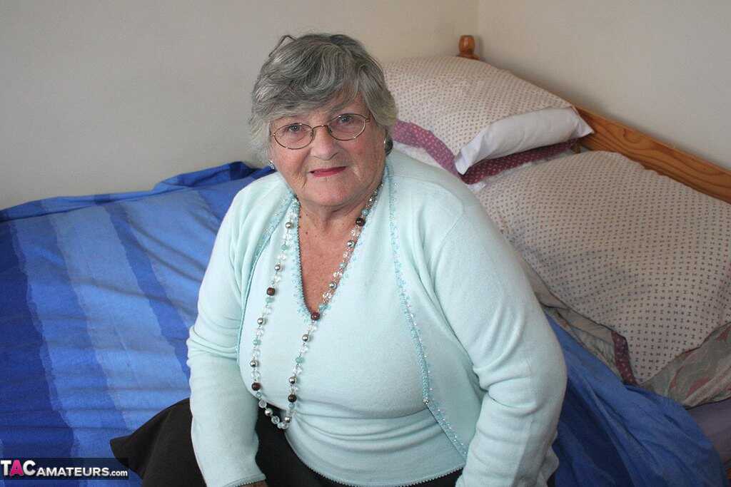 Granny's Secret Toy: How Overweight Artist Grandma Libby Pleases Herself with a Faux Hand and a Dildo - Grandma Libby