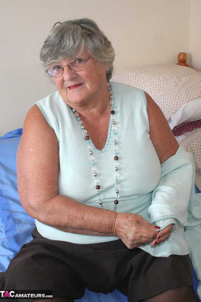 Granny's Secret Toy: How Overweight Artist Grandma Libby Pleases Herself with a Faux Hand and a Dildo - Grandma Libby