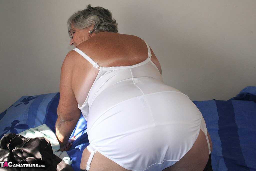 Granny's Secret Toy: How Overweight Artist Grandma Libby Pleases Herself with a Faux Hand and a Dildo - Grandma Libby