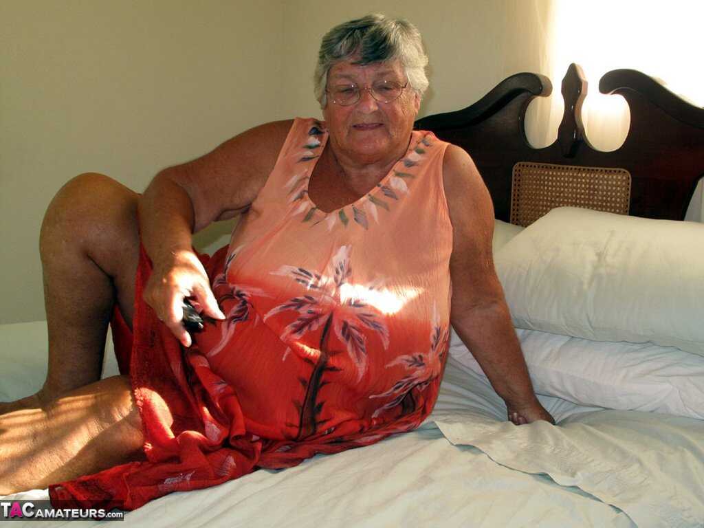 Granny's Saggy Titties and Hairy Pussy on Display for the Camera: A Fat Old Libby's Solo Show - GrandmaLibby