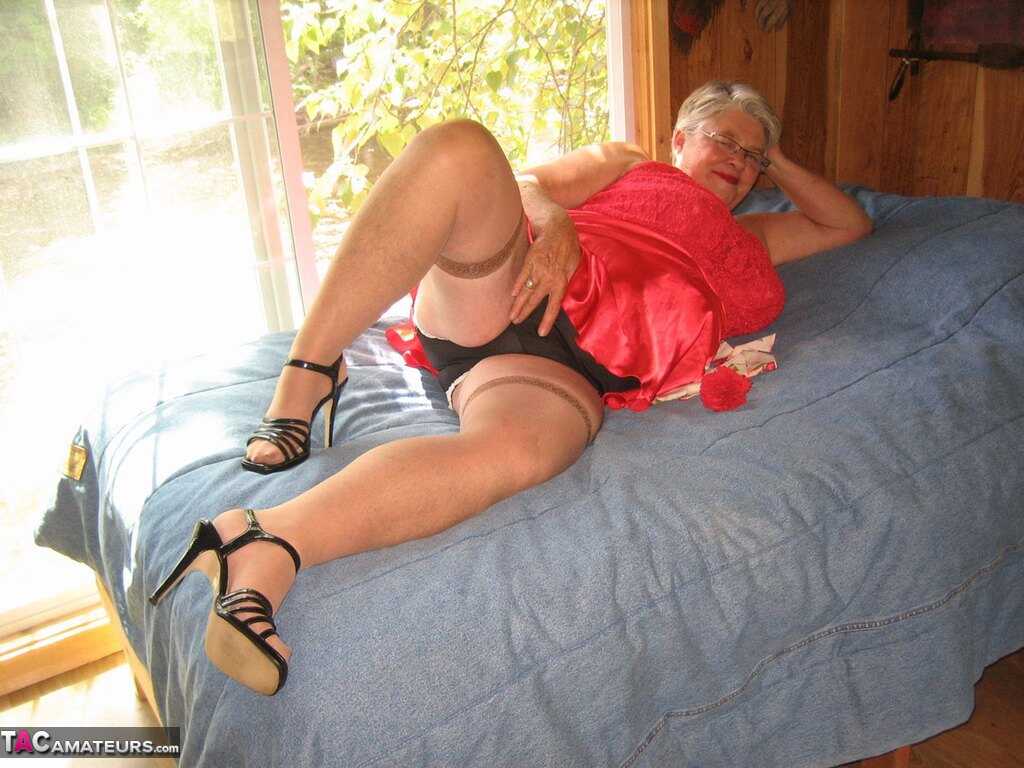 Short haired granny Girdle Goddess strips off her stockings and high heels, exposing her hairy pussy to the camera! - Gird...