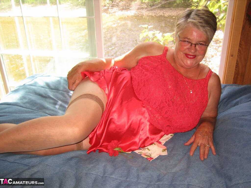 Short haired granny Girdle Goddess strips off her stockings and high heels, exposing her hairy pussy to the camera! - Gird...