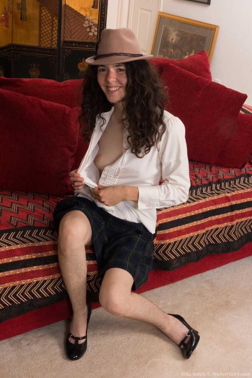 Amateur model Silki Smith parts her all natural pussy wearing a felt hat - Silki Smith