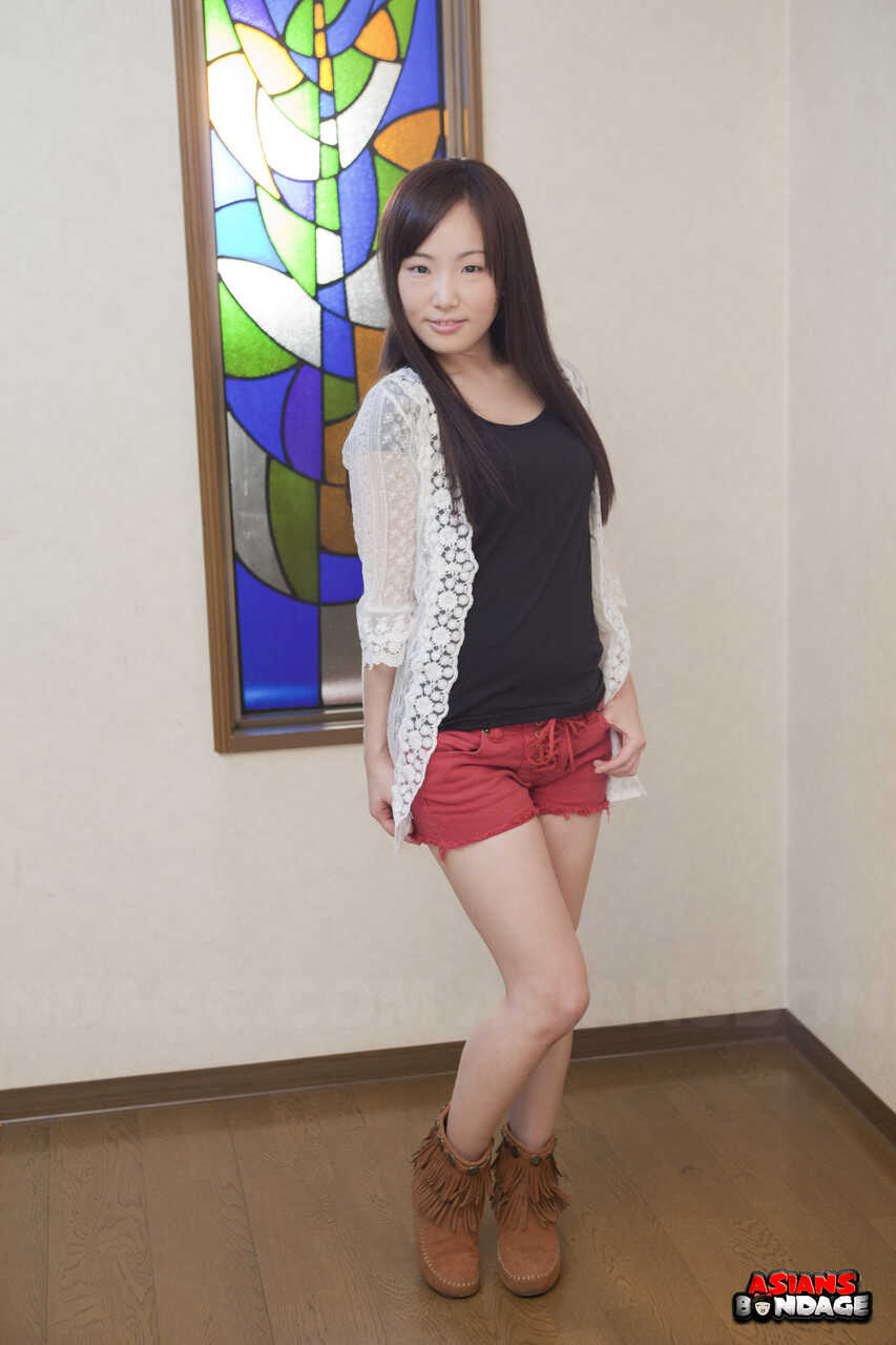 Innocent Ai Mizushima's Cutie Pie Pose in Red Short for a Wet and Wild Casting! - Ai Mizushima