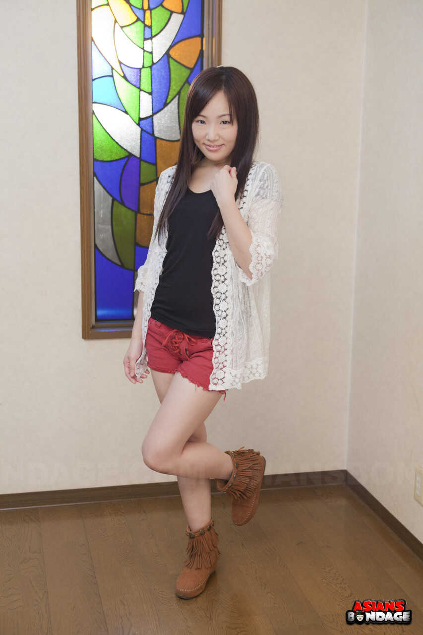 Innocent Ai Mizushima's Cutie Pie Pose in Red Short for a Wet and Wild Casting! - Ai Mizushima
