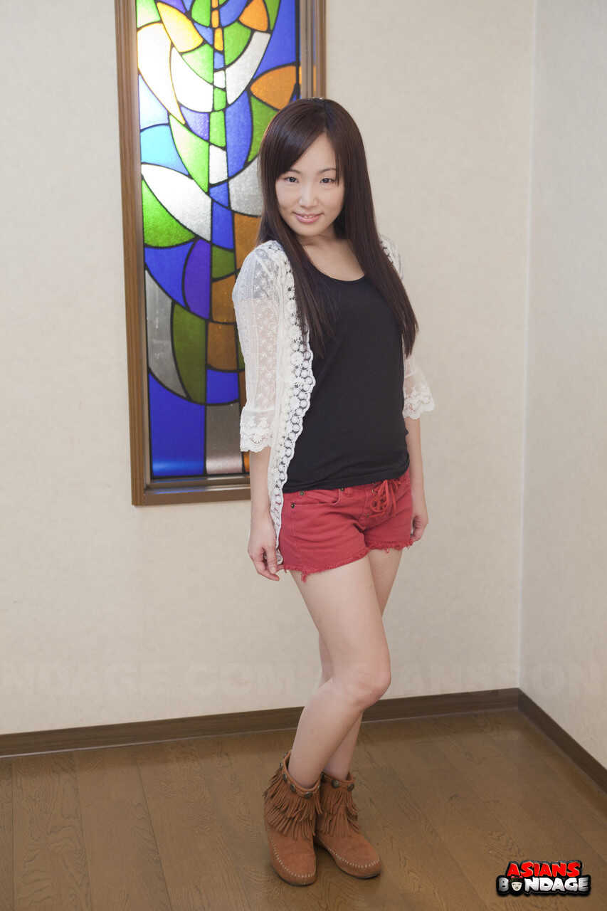 Innocent Ai Mizushima's Cutie Pie Pose in Red Short for a Wet and Wild Casting! - Ai Mizushima