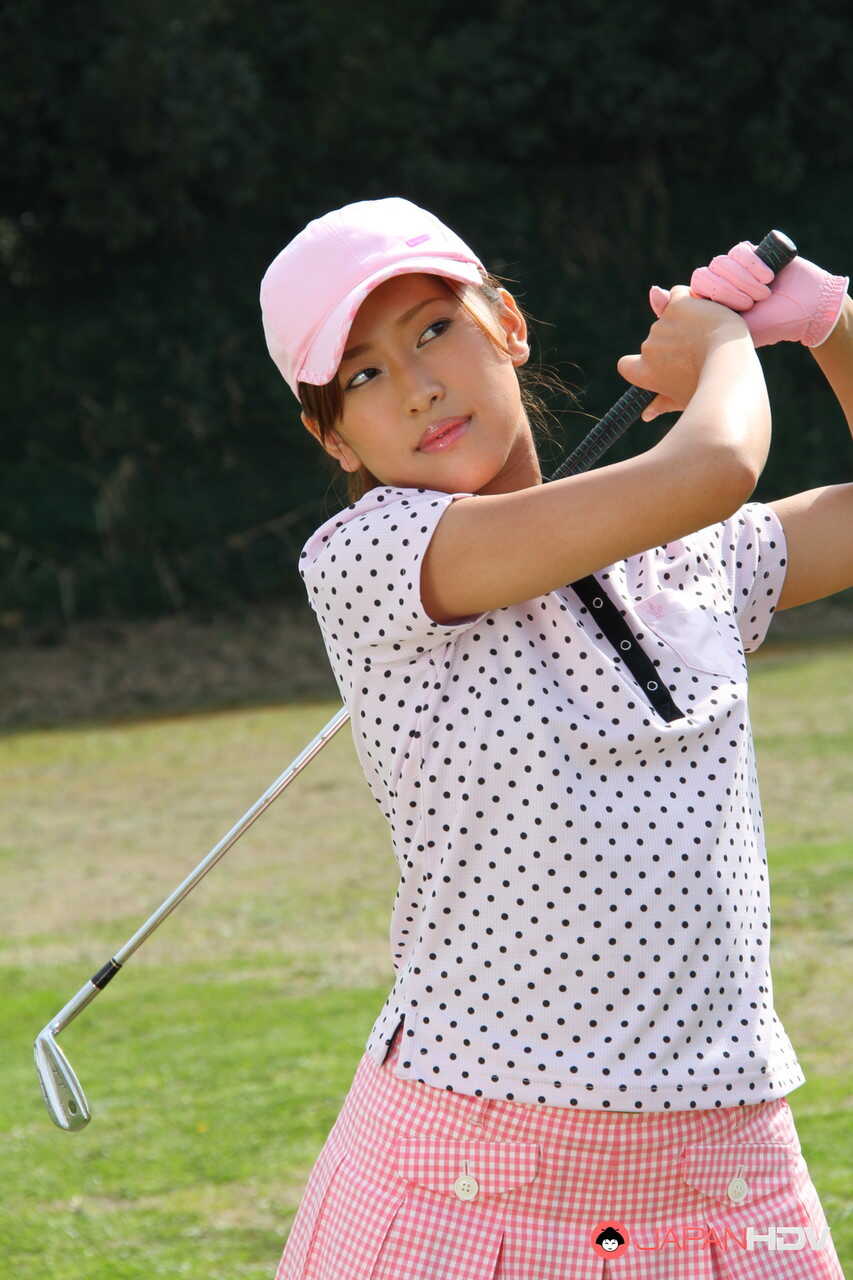 Young Nao Yuzumiya’s Pantyless Up Skirt on the Golf Course