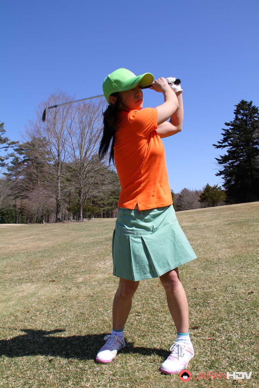Japanese Golfer Nana Kunimi's Upskirt Shots on the Green Leave Her Competitors in the Rough - Nana Kunimi