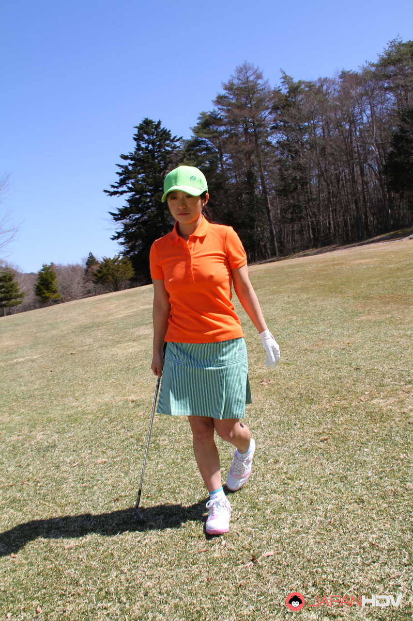 Japanese Golfer Nana Kunimi's Upskirt Shots on the Green Leave Her Competitors in the Rough - Nana Kunimi