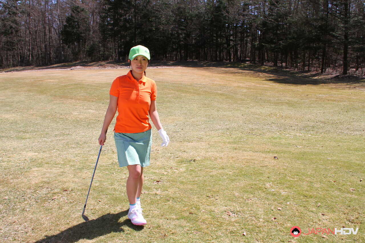 Japanese Golfer Nana Kunimi's Upskirt Shots on the Green Leave Her Competitors in the Rough - Nana Kunimi