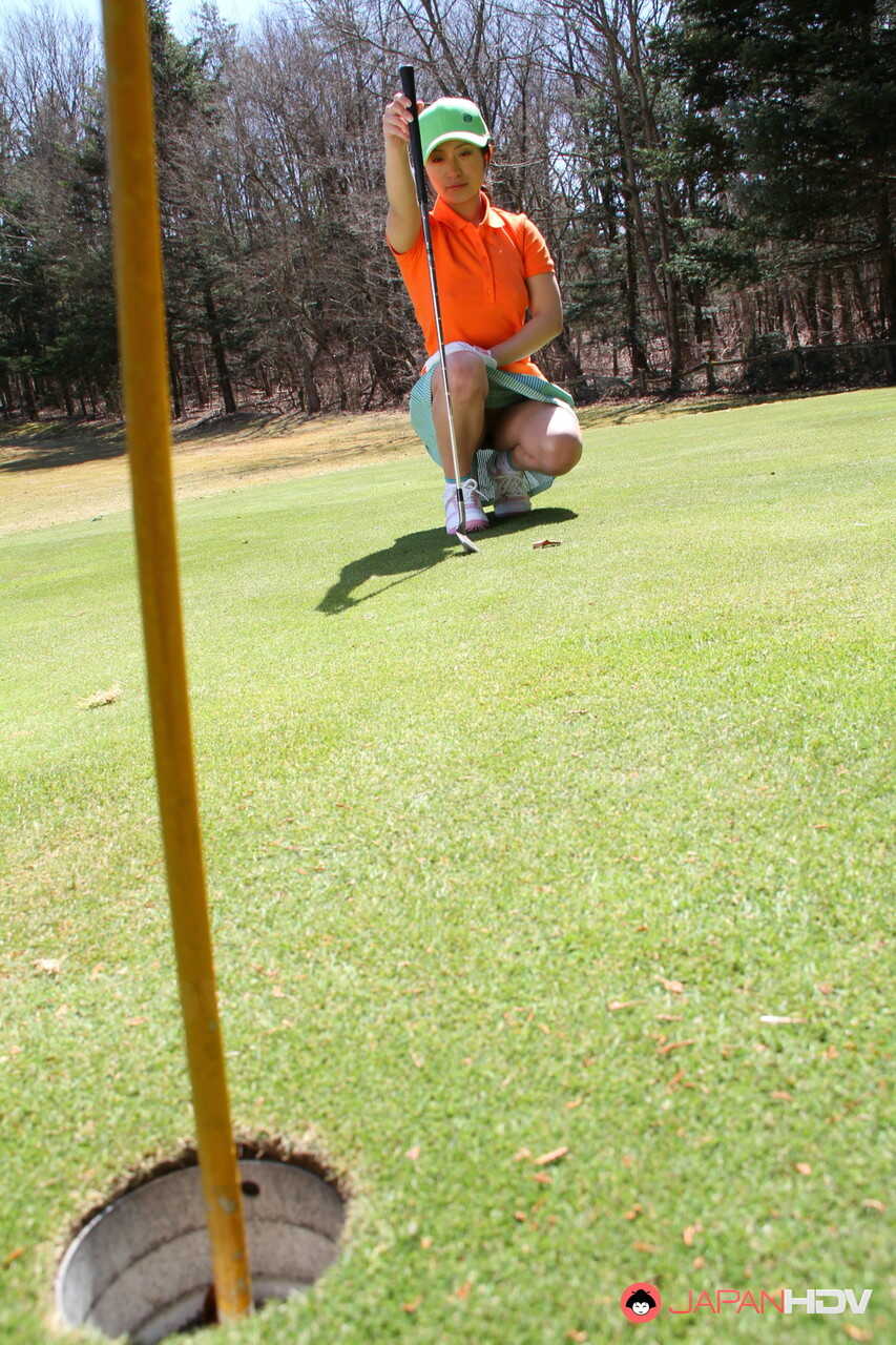 Japanese Golfer Nana Kunimi's Upskirt Shots on the Green Leave Her Competitors in the Rough - Nana Kunimi