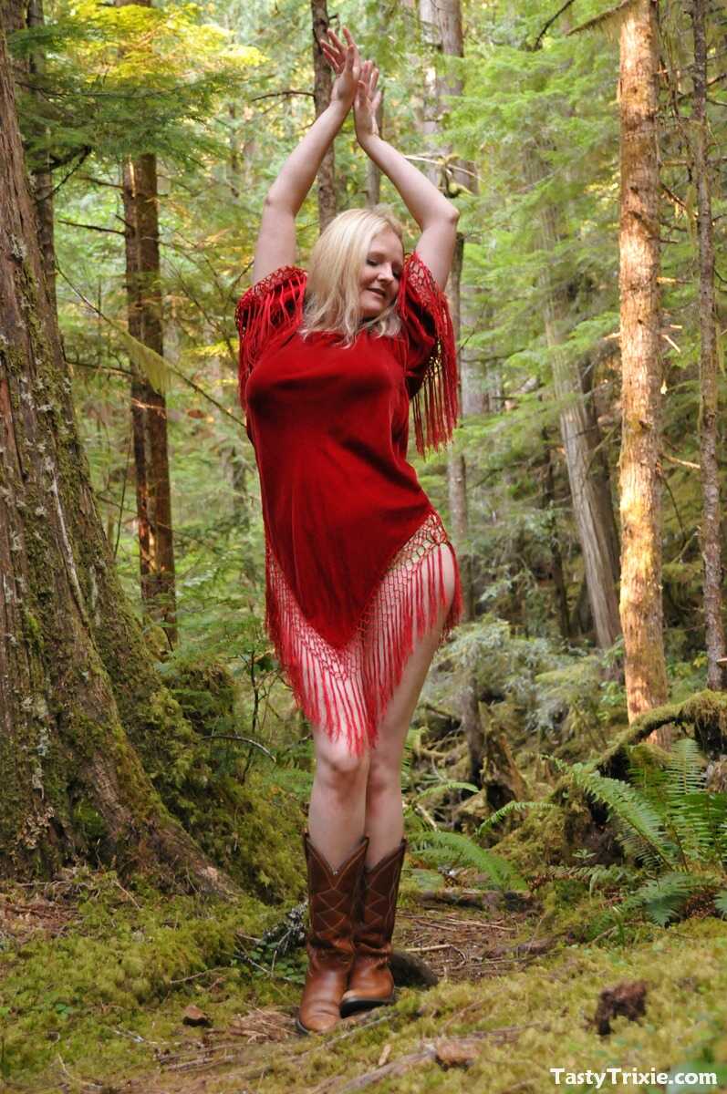 Tasty Trixie explores the old growth forest and shows off her big ass blonde mature outdoor panties - Tasty Trixie