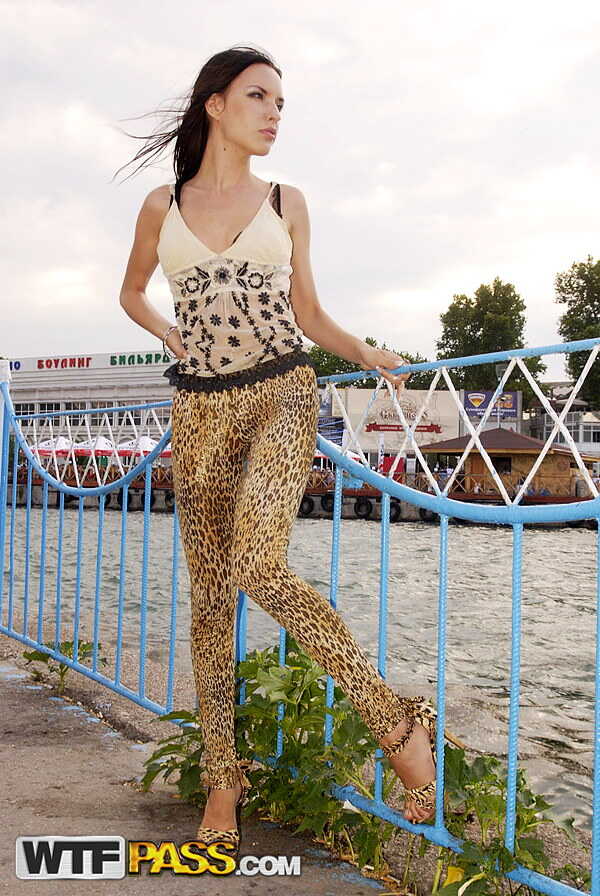 Aurita's Animalistic Flash: A Pretty Brunette's Amateur Public Flashing in Tight Pants - Aurita