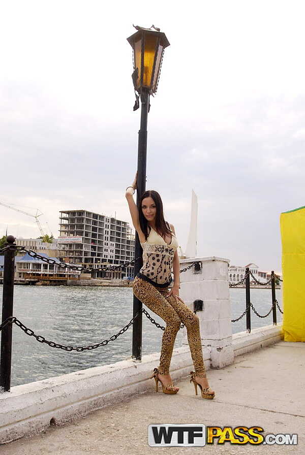 Aurita's Animalistic Flash: A Pretty Brunette's Amateur Public Flashing in Tight Pants - Aurita