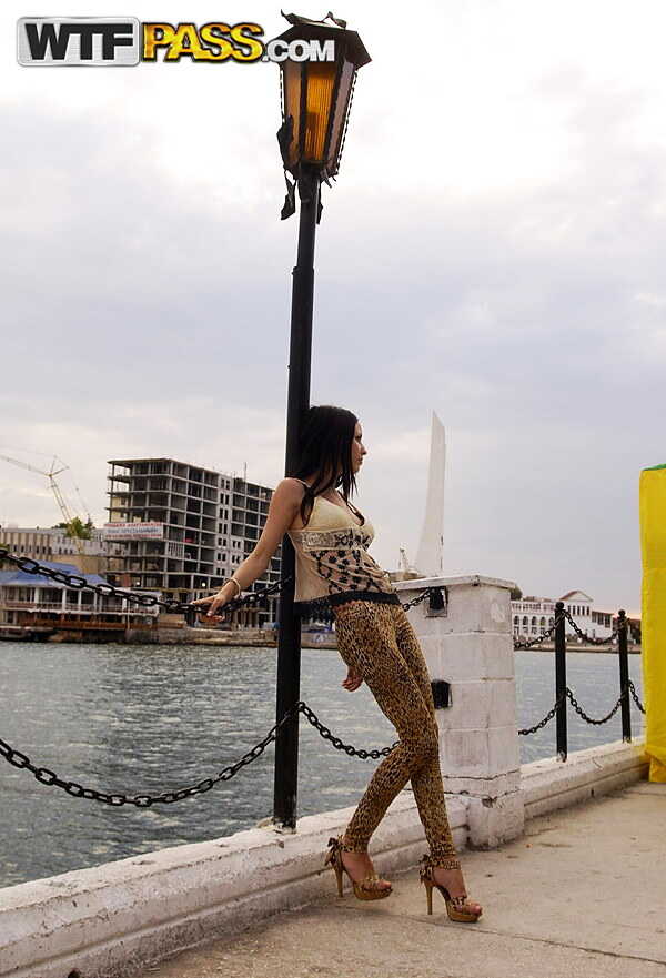 Aurita's Animalistic Flash: A Pretty Brunette's Amateur Public Flashing in Tight Pants - Aurita
