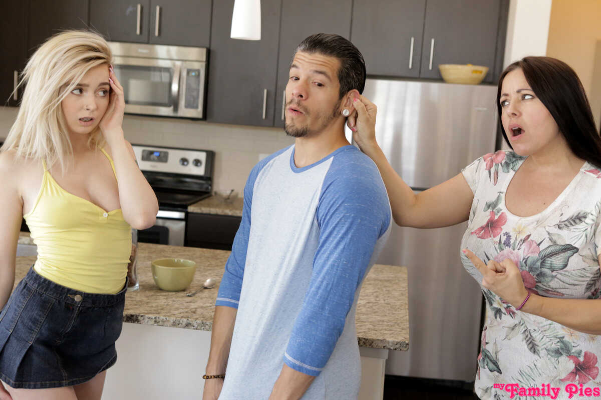 Young and Tight Blonde Lexi Gets Creamed by Her Stepbrother in the Kitchen - Lexi Lore, Bambino