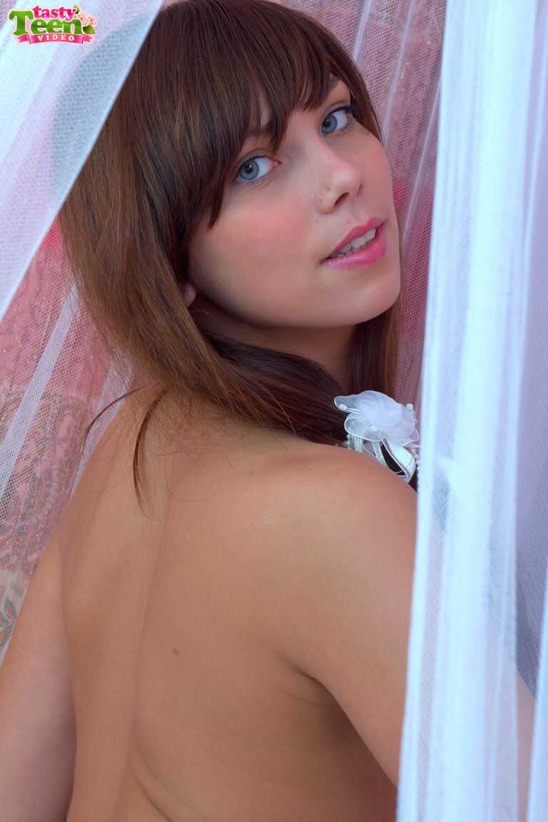 Carla Jessi's Gaping Hotness Charming Teen Gets Naked in Open Amateur Ass Pussy Action! - Carla Jessi