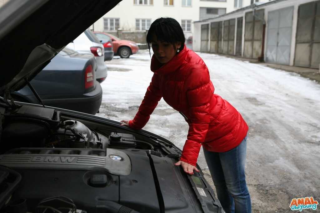 Brunette with car troubles gets anal’d by an old man who loves hairy pussies