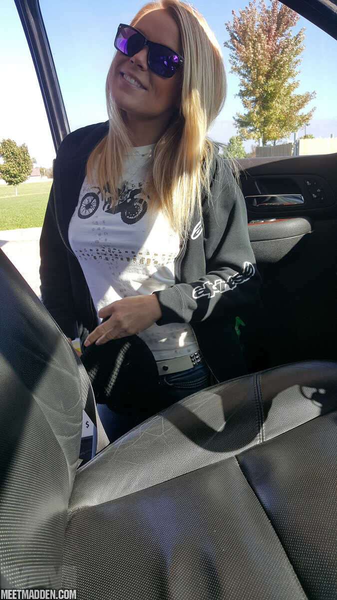 Amateur girl Meet Madden goes topless behind the wheel in sunglasses while driving! - Meet Madden