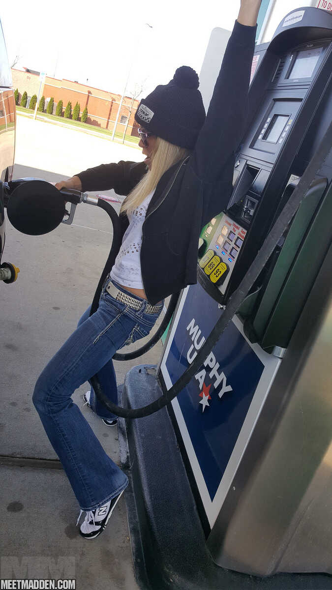 Amateur girl Meet Madden goes topless behind the wheel in sunglasses while driving! - Meet Madden