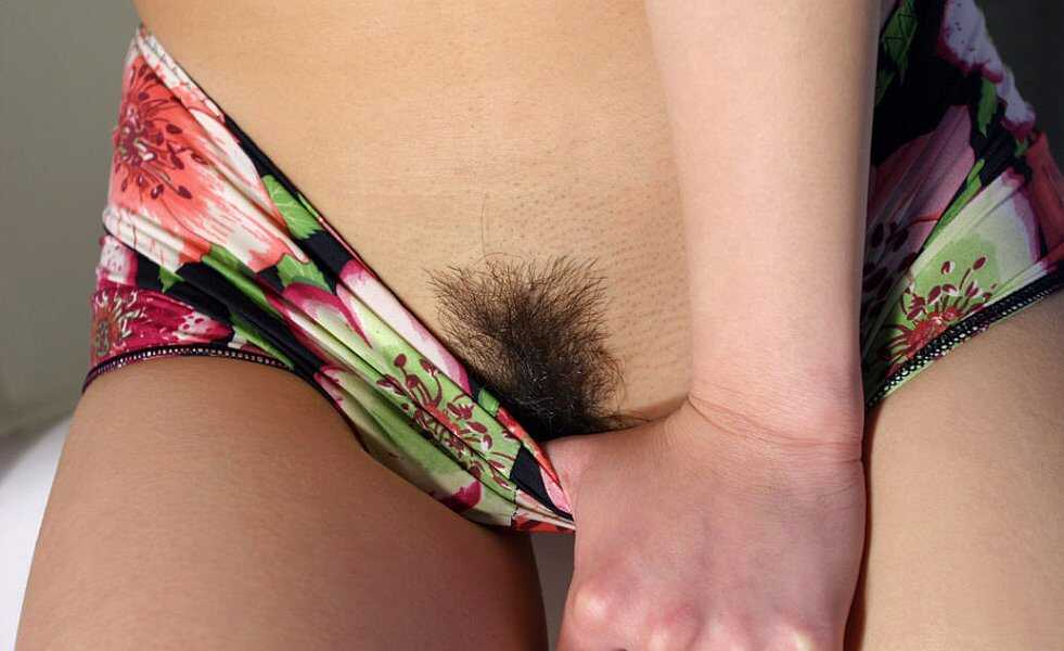 Japanese model Ryo Uehara spreads her pussy while in the bathroom, exposing her landing strip as she pleasures herself - R...