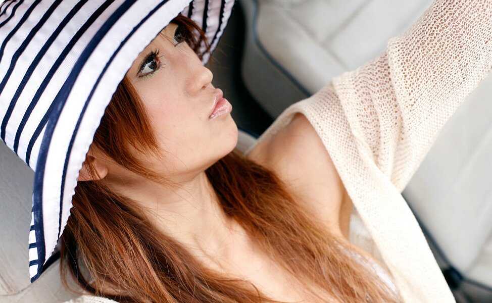 Wandering Yu: A Solo Japanese Girl with Red Hair in a Bikini and Hat Takes on Public Places - Yu Saotome