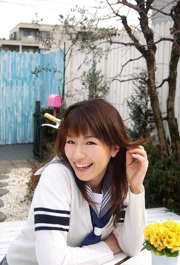 Cute Japanese student Towa Aino takes off her brassiere in a tempting manner - Towa Aino