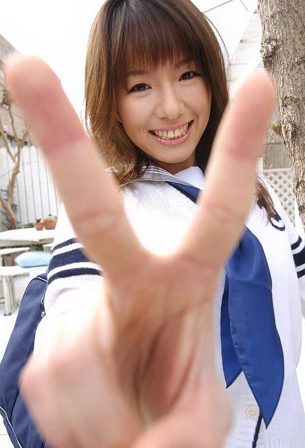 Cute Japanese student Towa Aino takes off her brassiere in a tempting manner - Towa Aino