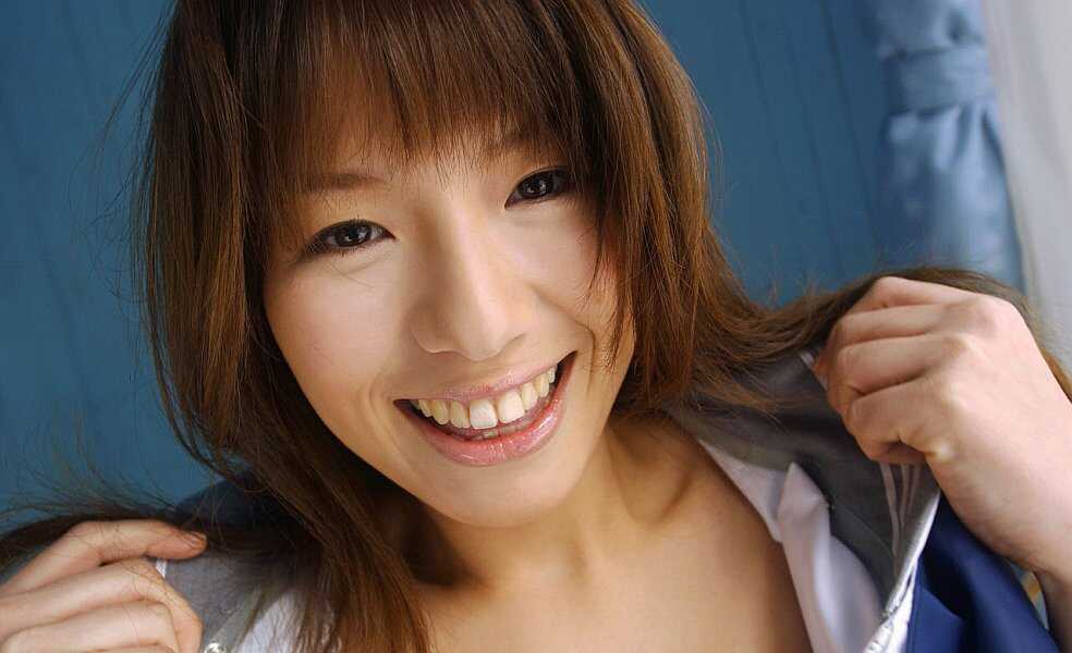 Cute Japanese student Towa Aino takes off her brassiere in a tempting manner - Towa Aino
