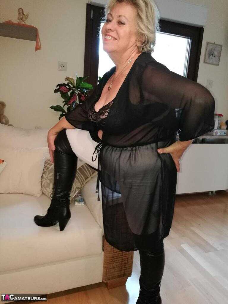 Amateur BBW Caro's Hose and Boots Showdown: A Creamy Climax Inside Her Fatty Snatch - Caro